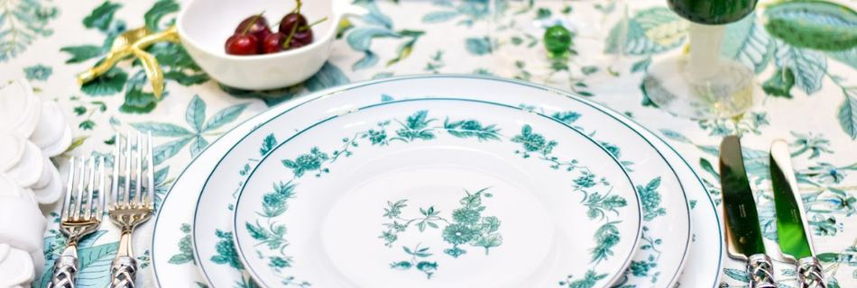 mesa posta com porcelana vista alegre