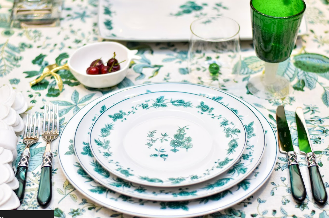 mesa posta com porcelana vista alegre