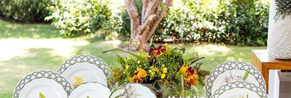mesa posta de primavera com cerâmicas portuguesas